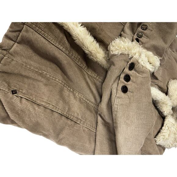 Black Rivet corduroy trucker jacket with a faux fur collar and trim
Size L - Picture 7 of 16